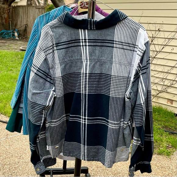 Black and white button-down blouse - Picture 3 of 3